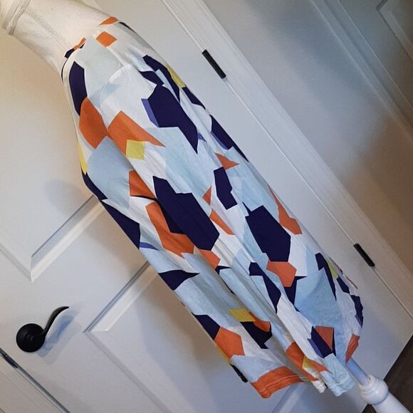 HOTGIFT White Long Sleeve Blouse with Geometric Shapes - Picture 4 of 8